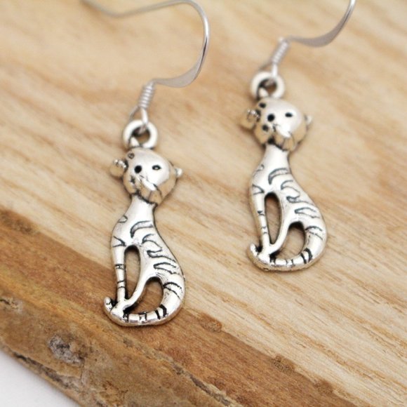 Spooky Cat Charm Earrings - Picture 5 of 6